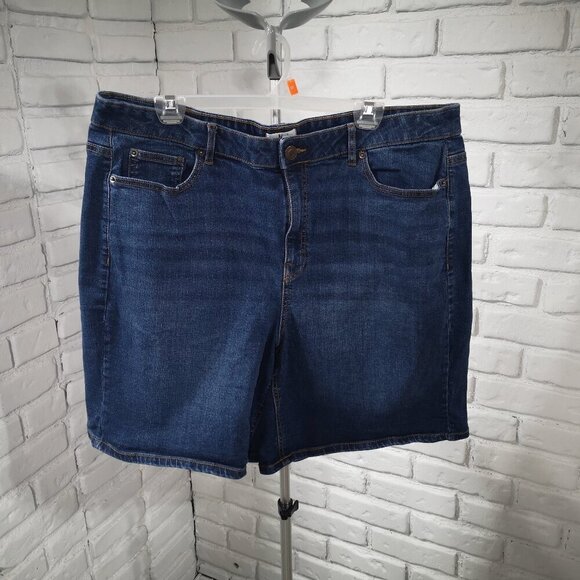 DC Jeans Curvy Ladies Size 22 Medium Wash Jean Shorts - Picture 1 of 11